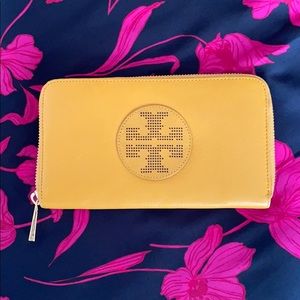 NEW • Tory Burch Continental Kipp ZIP Wallet